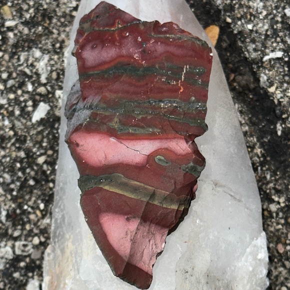 Beautiful rough piece of Apache Blanket. Quartzite 2022. 🩷